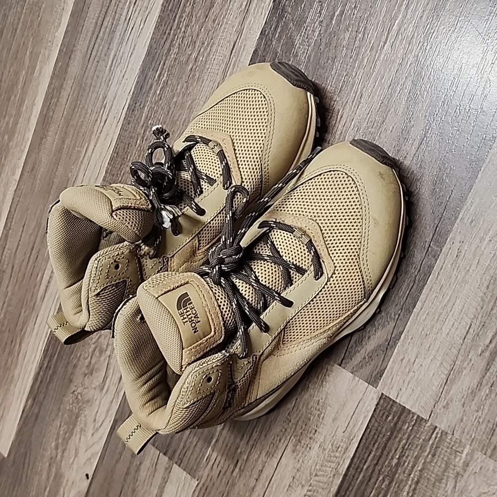Kids - North Face dry vent waterproof hiking boots size 1